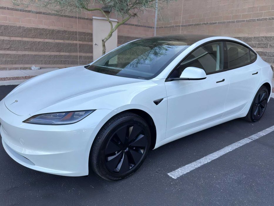 Tesla Model 3      2024