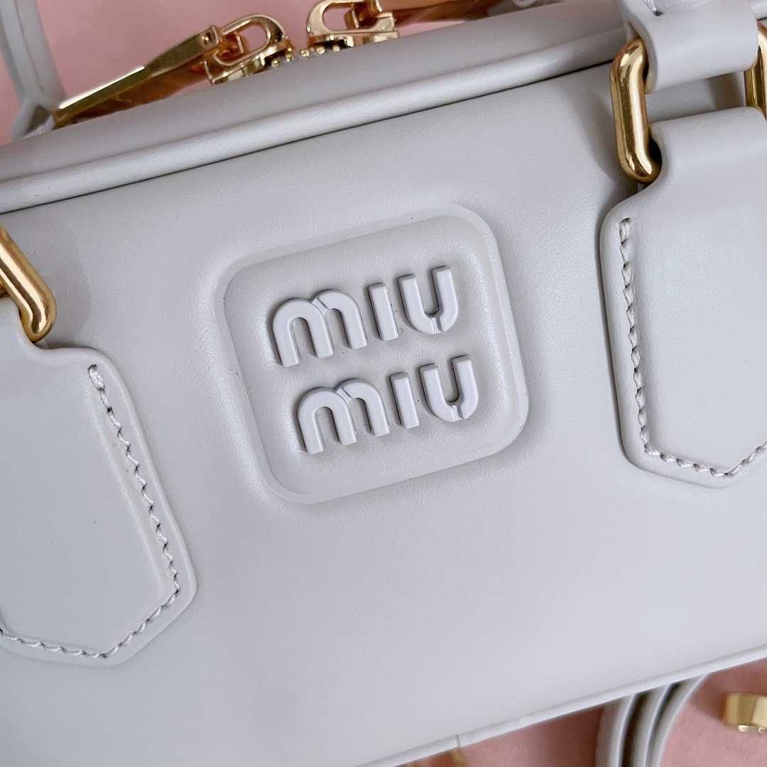 MiuMiu Biała Torebka 2025 - Luksusowy i Elegantny Design