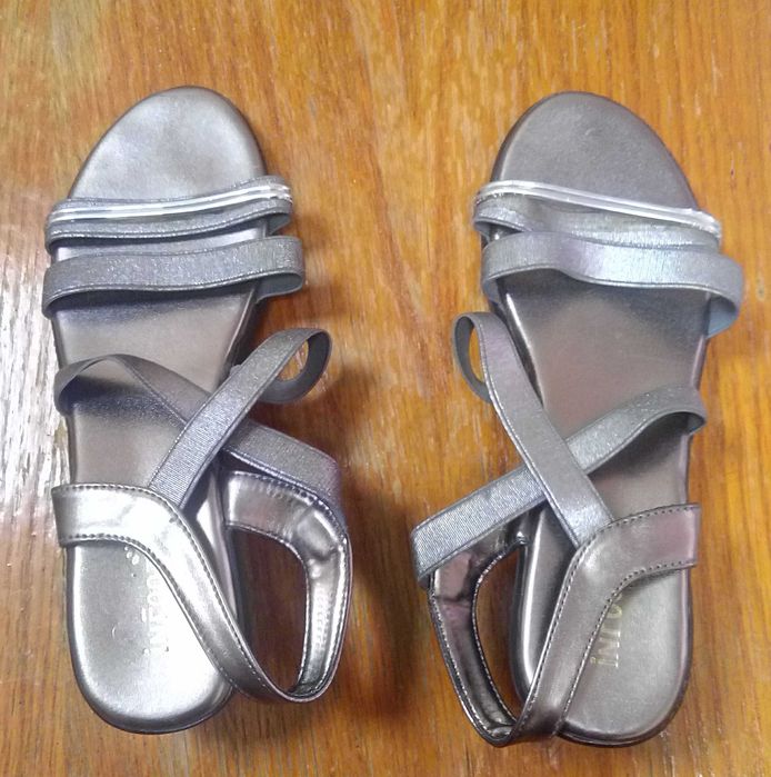 отдам обувь 36 размера