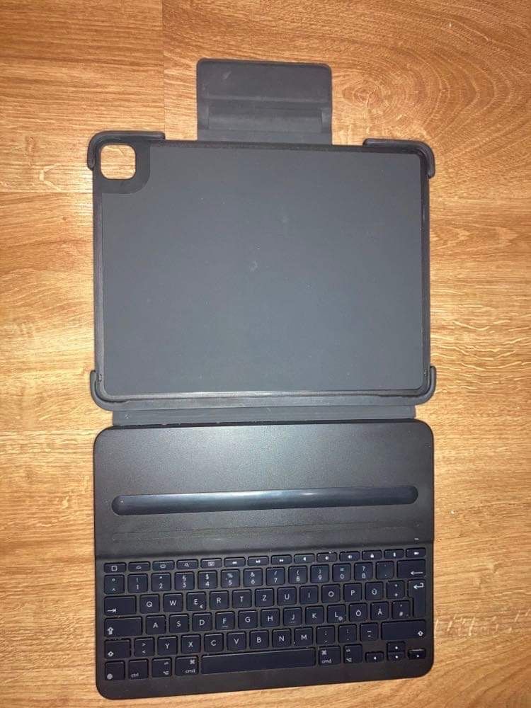 Slim Folio PRO 12.9” 3/4 generacja logitech