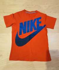 T-shirt Nike czerwona, bawełniana, 128 /137
stan b. dobry , nie zniszc