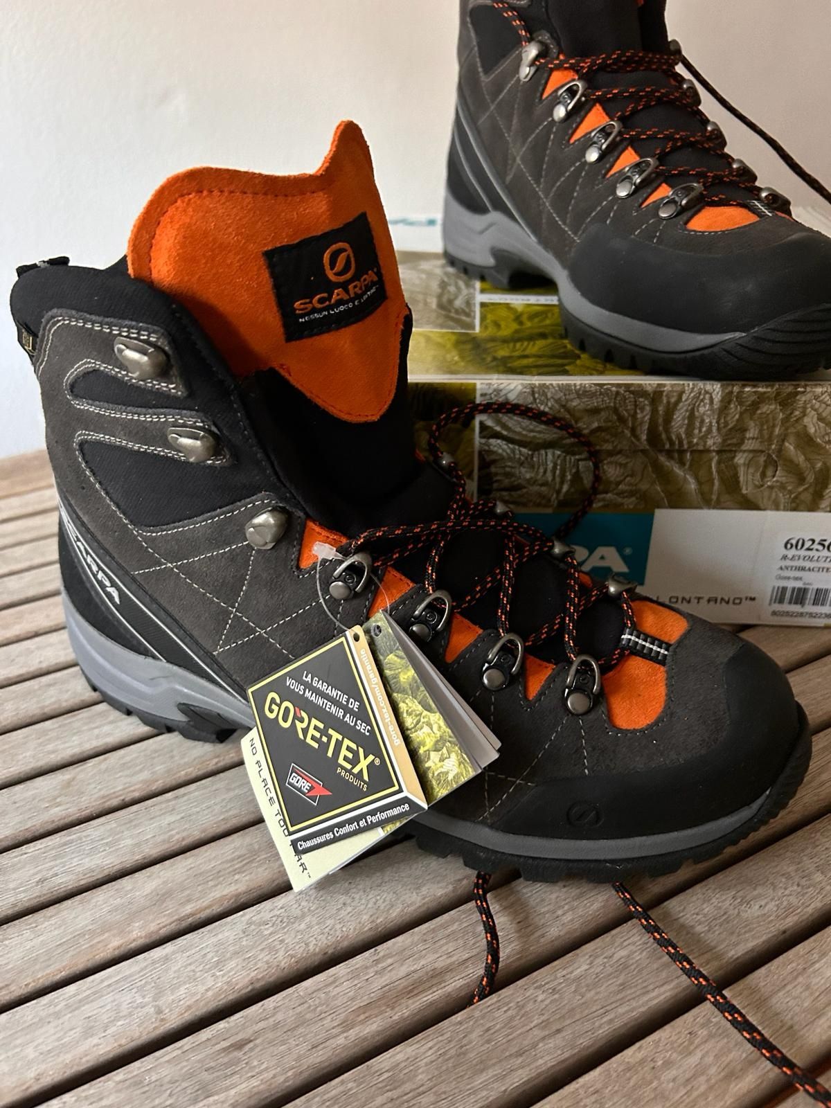 Botas Scarpa - novas com etiqueta hiking