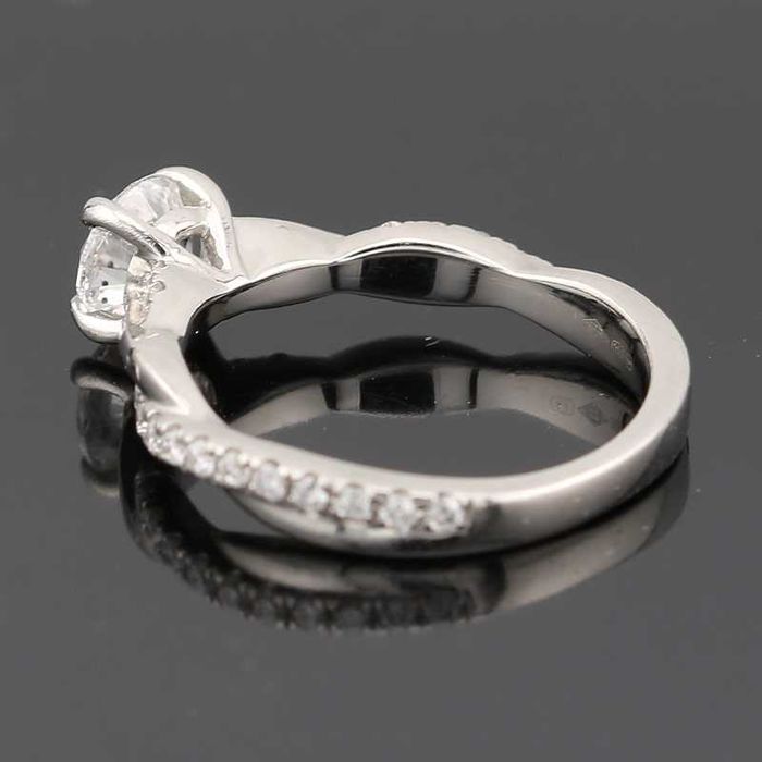 Platynowy pierścionek z diamentami 0.75ct ciekawy wzór zaręczyny