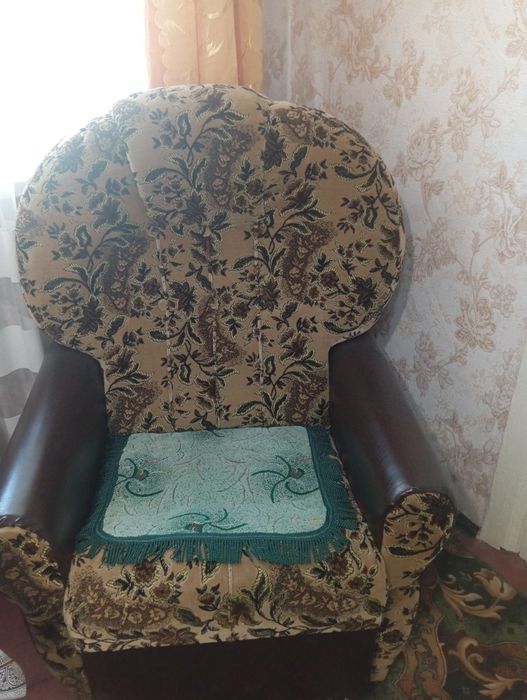 Продам диван і 2 кресла