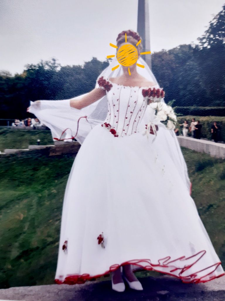 Весільна сукня б/у 2000 (торг)