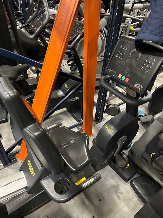 TECHNOGYM rower poziomy Excite 1000 LED