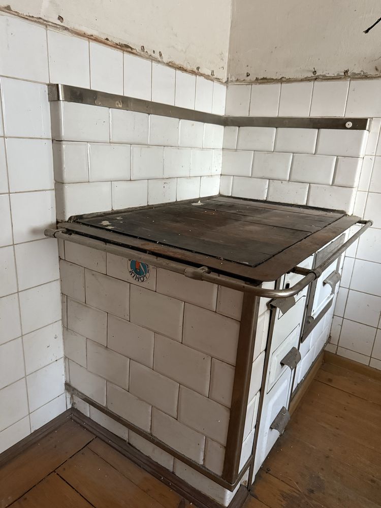 Piec kaflowy biały
