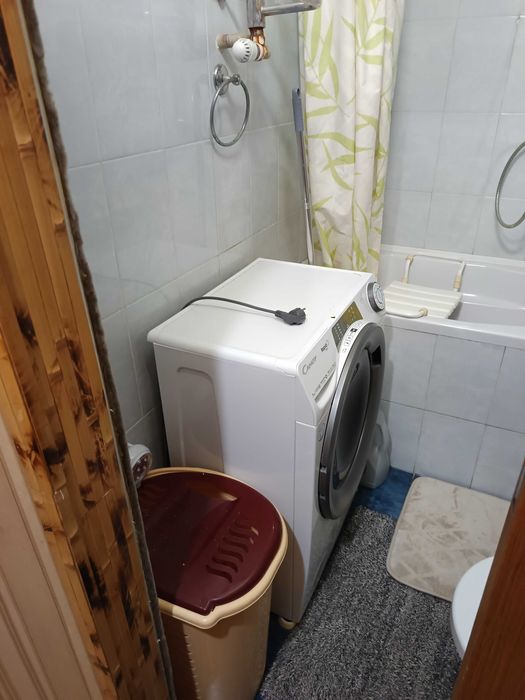 До квартири додається сарай з погребом у дворі.
І підвал під домом.