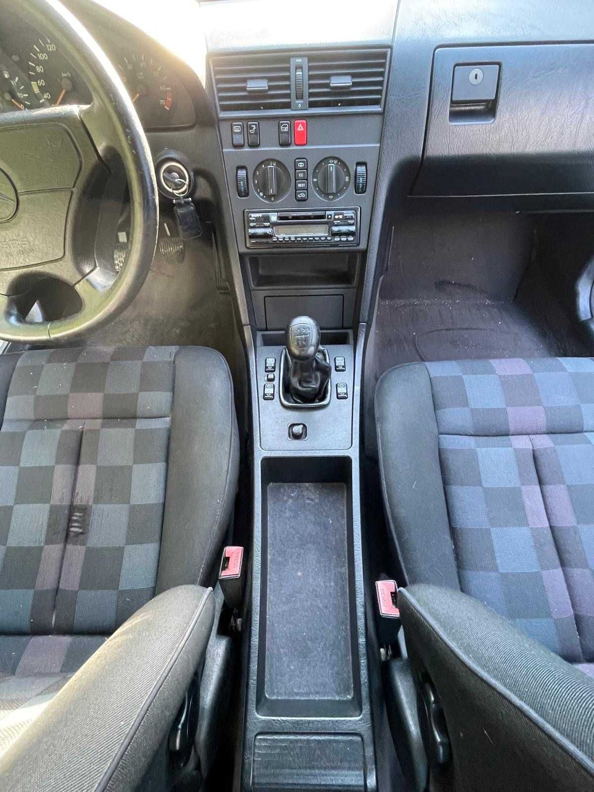 MERCEDES BENZ C180 SPORT BOM ESTADO PARA PEÇAS OU CIRCULAR