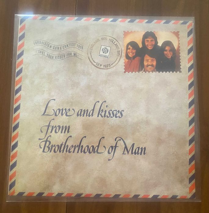 Disco de vinil: Love and Kisses dos Brotherhood of Man.