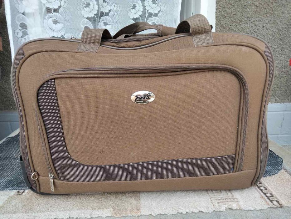 Дорожня сумка на колесах