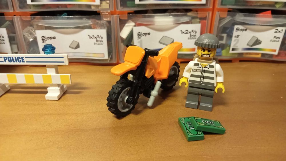 LEGO 7286 Prisoner Transport