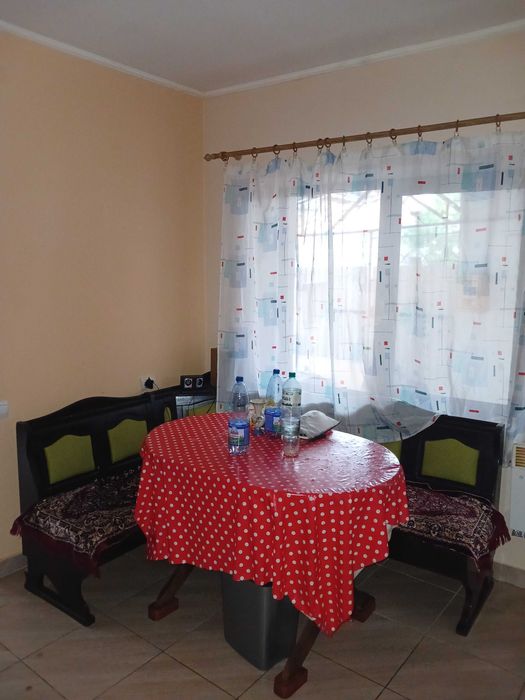 Зручний двохкімнатний будинок в центрі Берегова