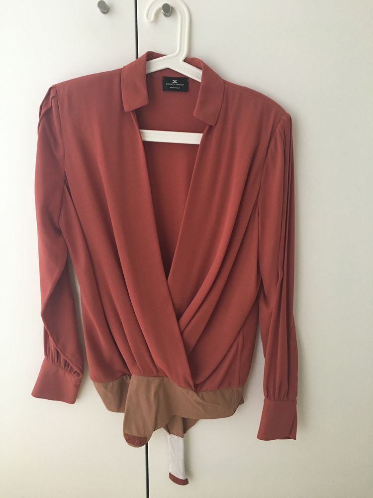 Blusa estilo body Elisabetta Franchi