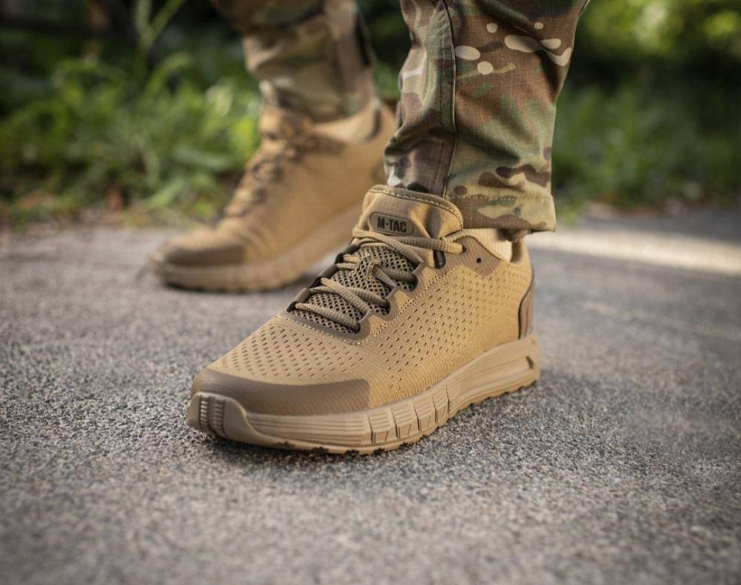 Взуття для військовий кросівки