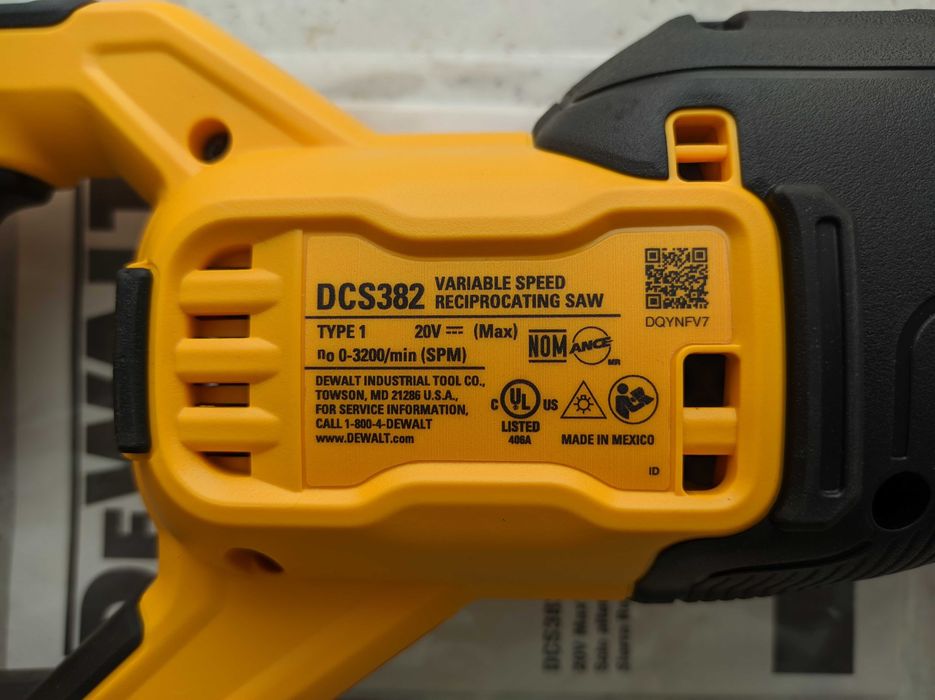 Аккумуляторная бесщеточная сабельная пила DeWalt DCS382B 20V MAX