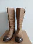 Bota em Pele Cano Alto Senhora Camel Levi's