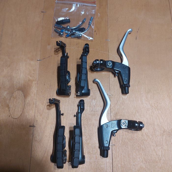 Zestaw Hamulce i Klamki Shimano Deore M590 / M591 V-Brake