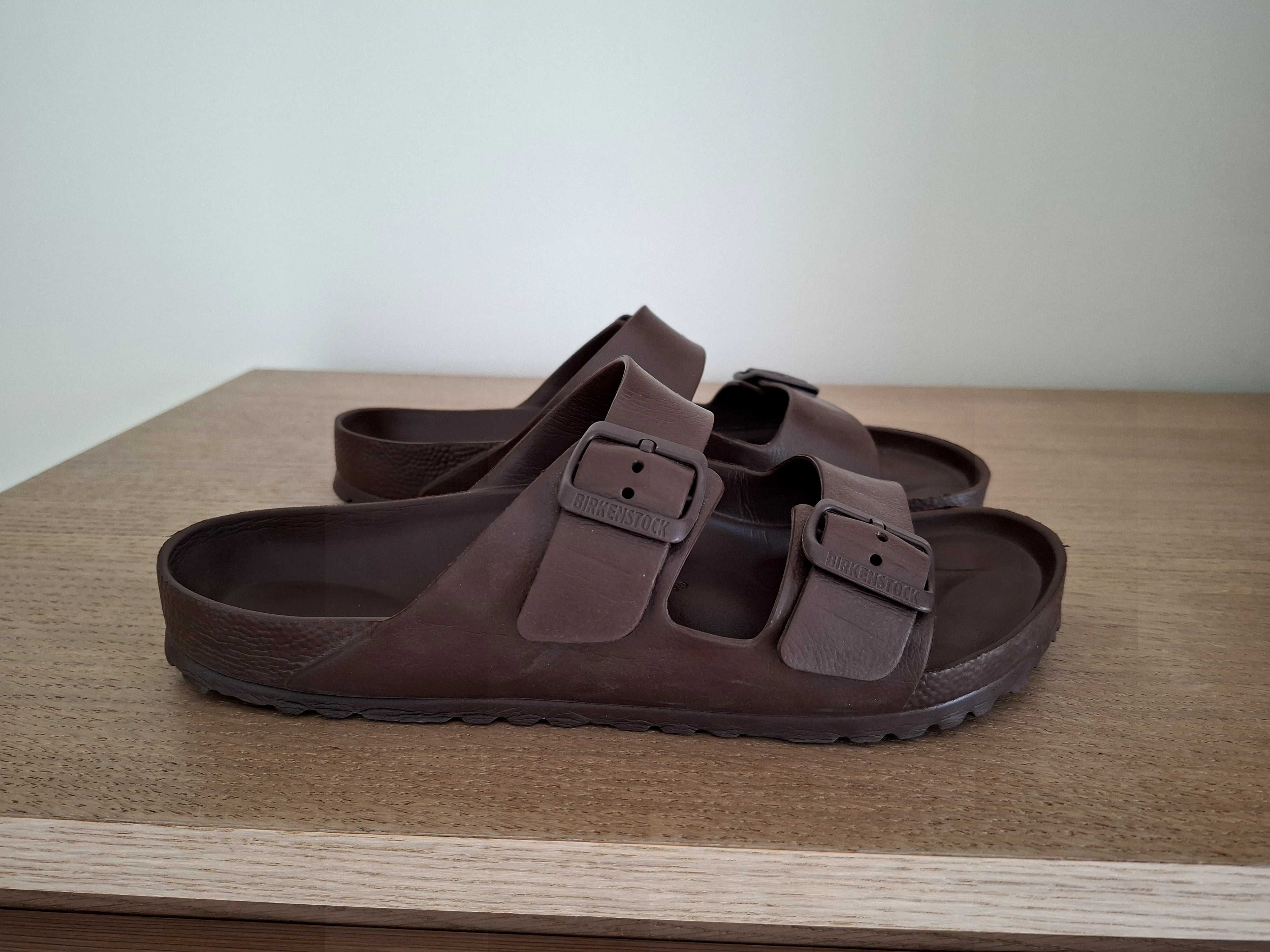 Sandálias Birkenstock Castanhas