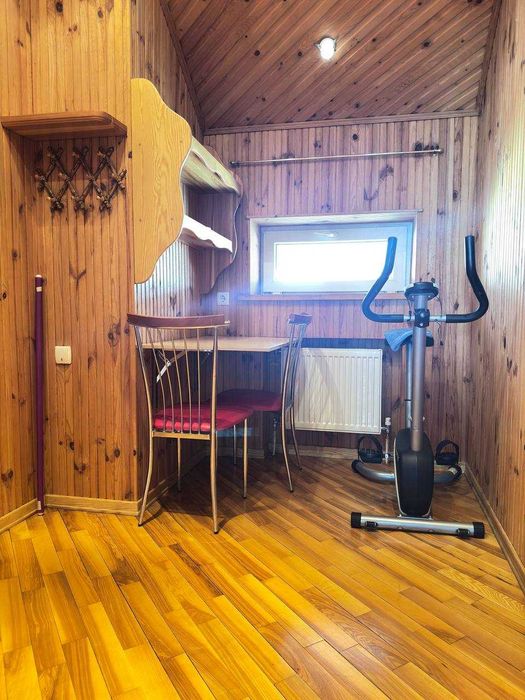 Продаж будинку з басейном. Без %
с.Чайки 
5 км до метро Житомирська