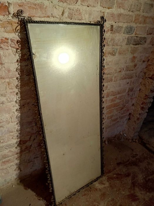 Stare lustro w metalowej ramie PRL