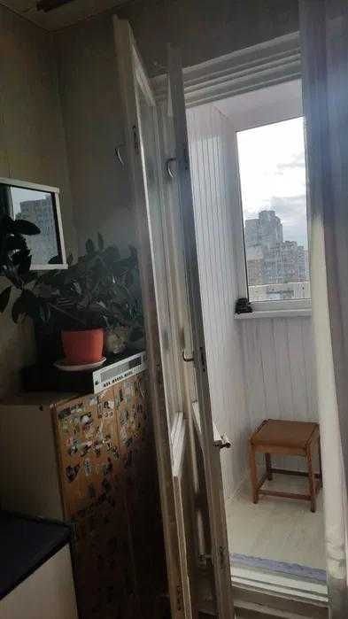 3к роздільна 72 кв.м з холом Троєщина Милославська 3а будинок у дворі