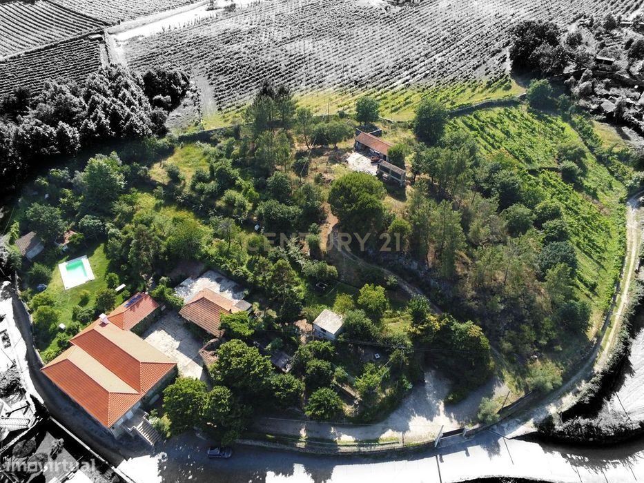 Quinta Típica Minhota com 2 Casas, Piscina e Capela – Cabeceiras de Ba