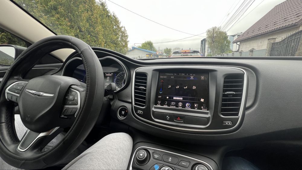Автомобіль Chrysler 200