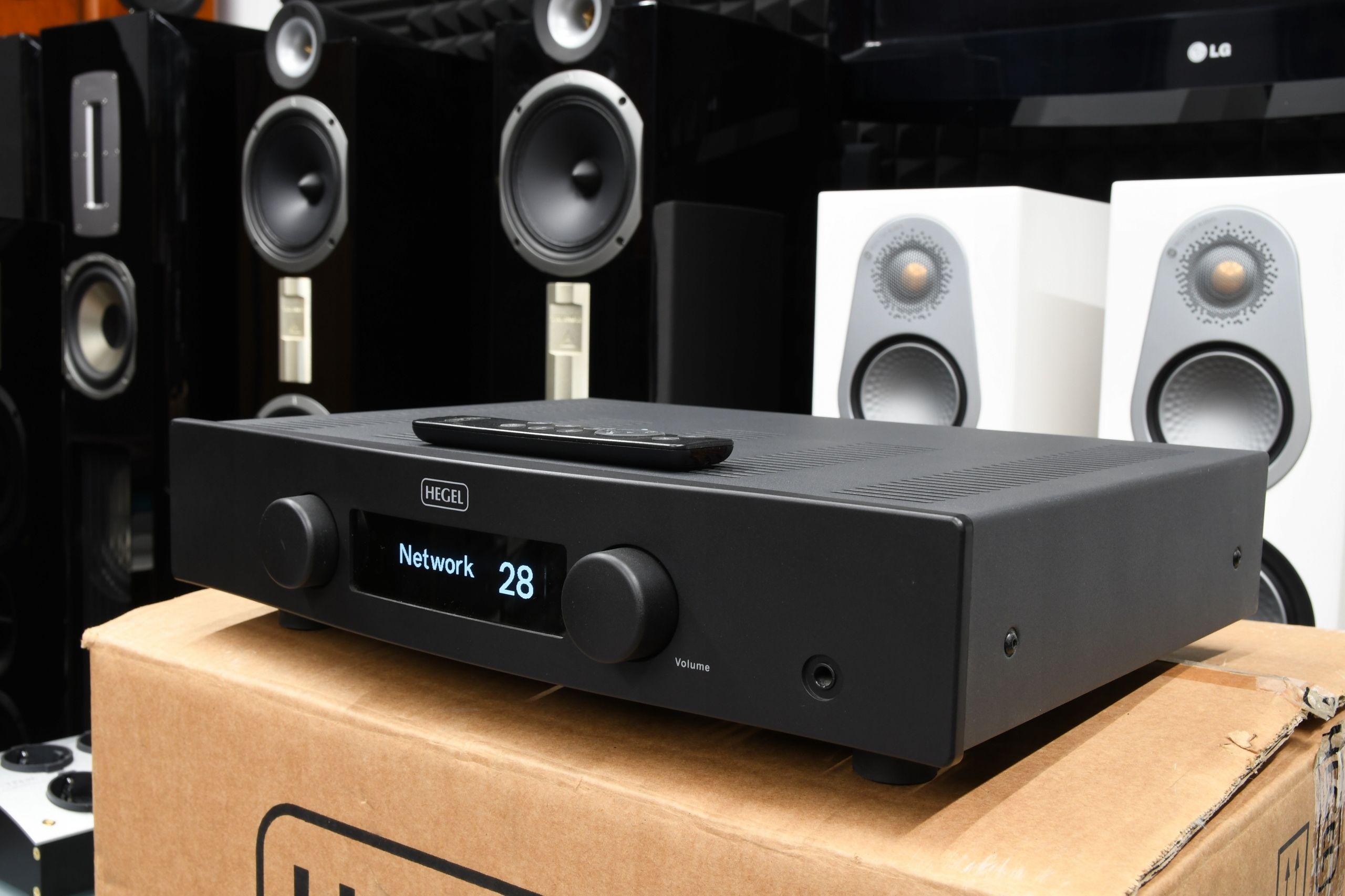 Zadbany wzmacniacz stereo Hegel H90 z DAC USB AirPlay DLNA + pilot