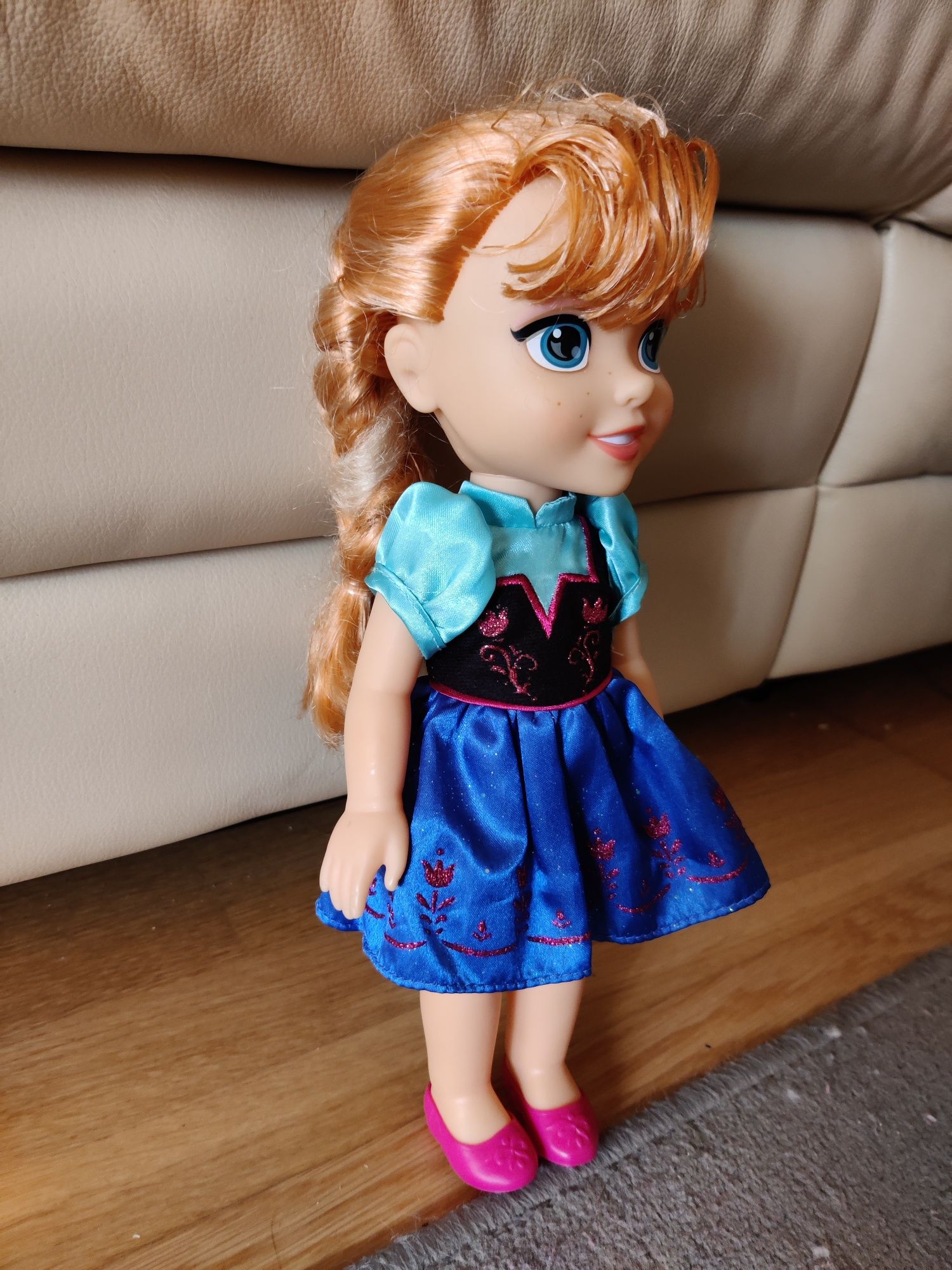 Boneca Anna filme Frozen Disney com cerca de 35cm, praticamente nova