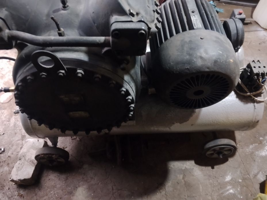 Продам компресор