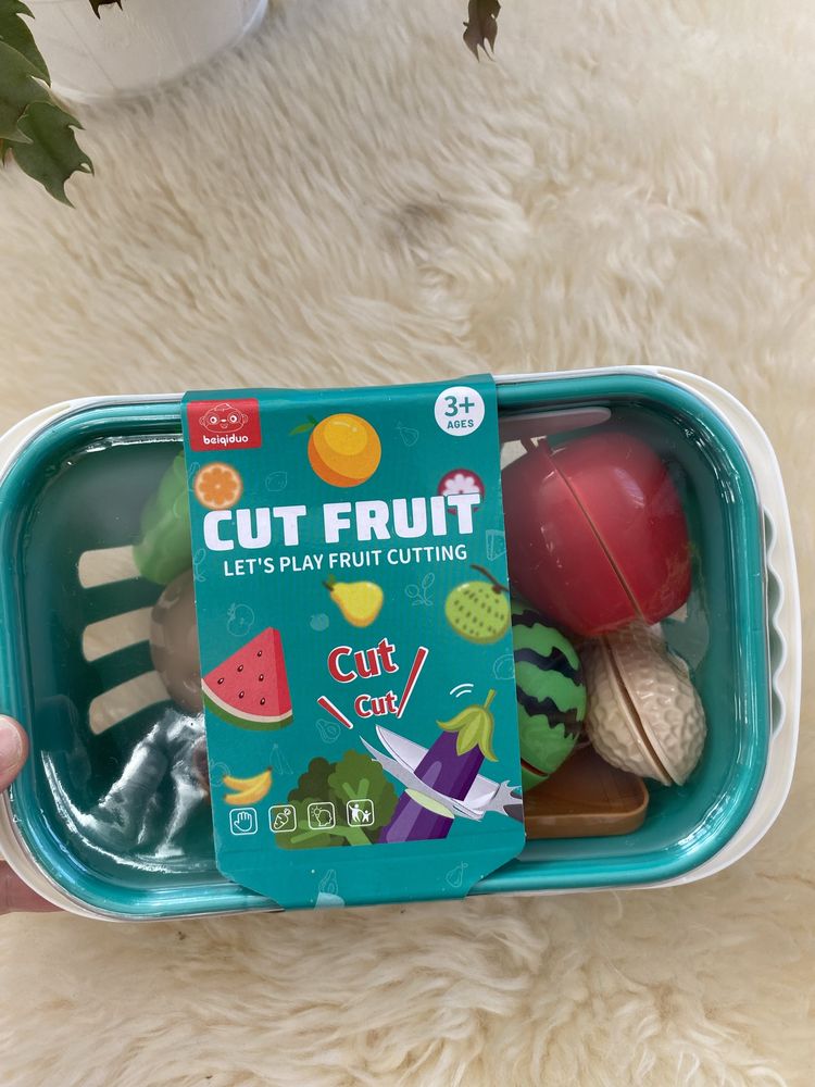 Nowy koszyk z owocami i warzywami do krojenia