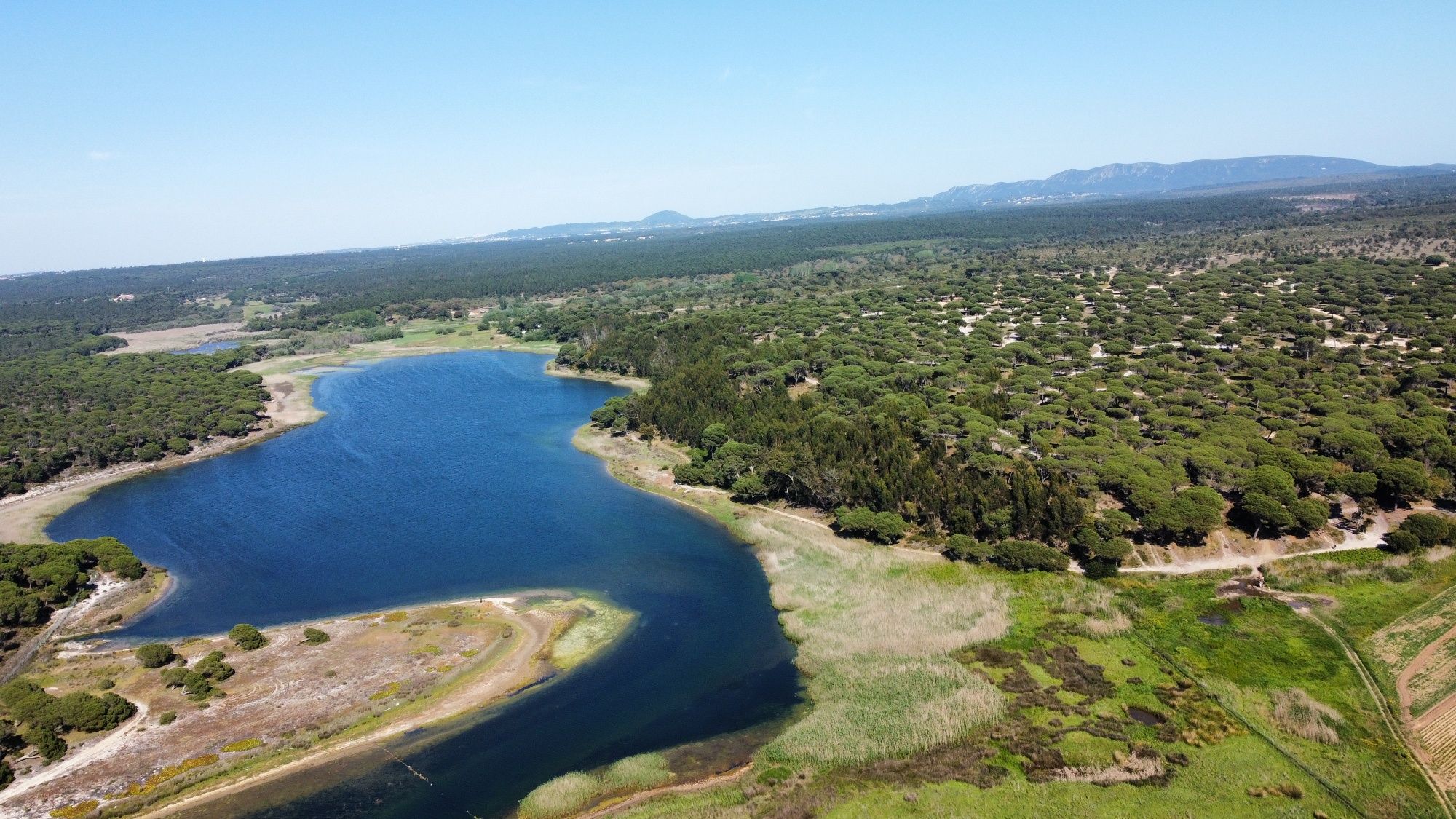 Filmagens e fotos aéreas por drone.