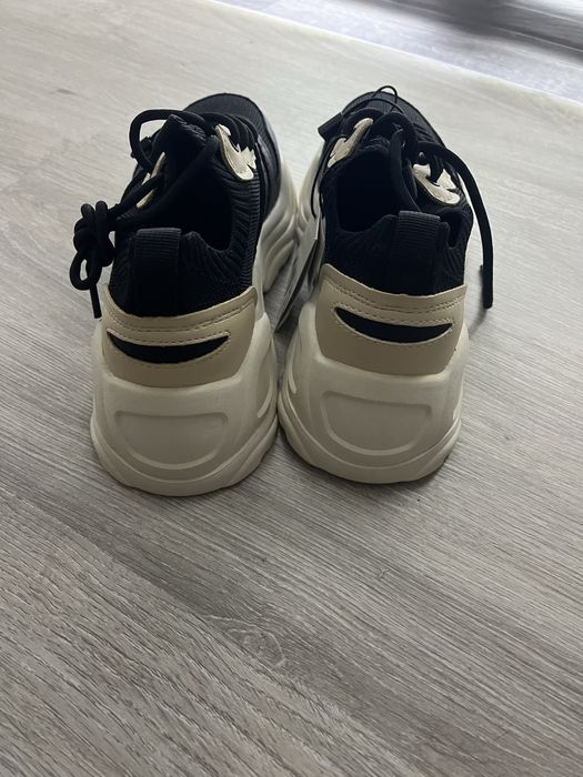 Кросівки на платформі Zara