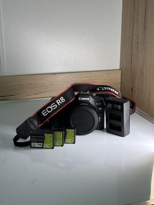 CANON R8 + Adapter EF-RF + 3 baterie