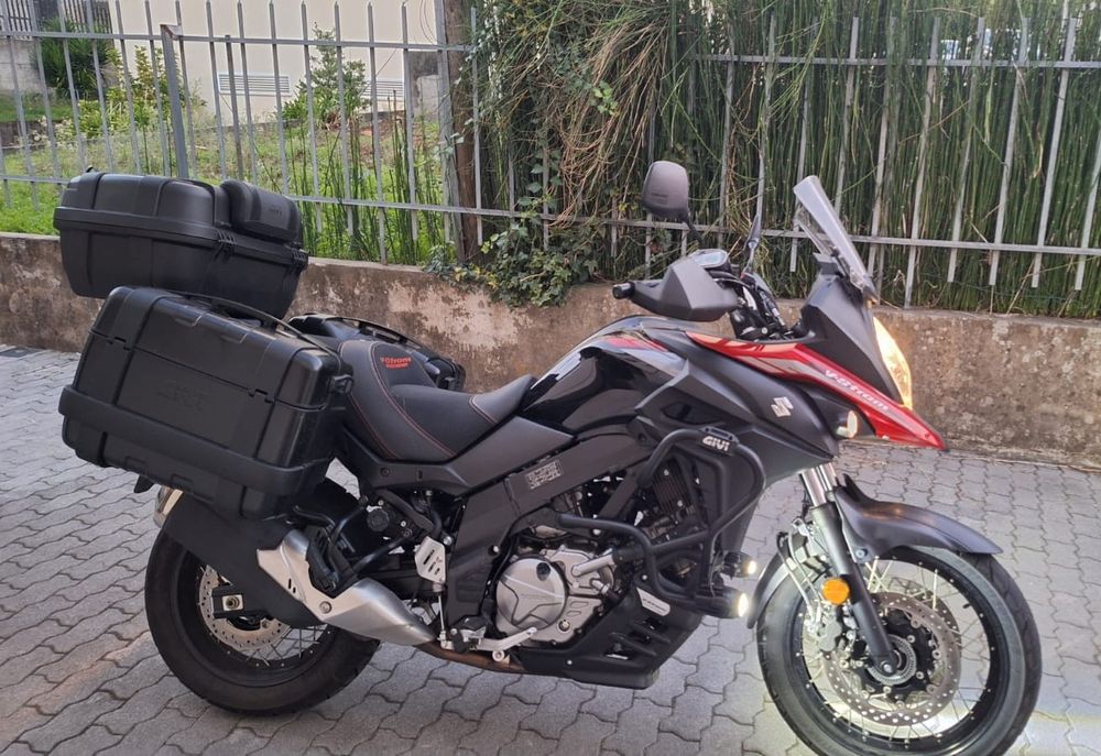 Suzuki V-STROM 650 Black Edition
