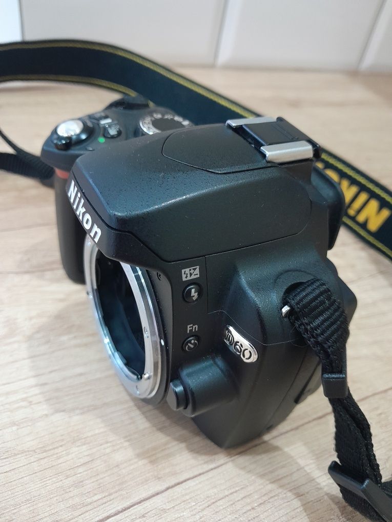 Nikon D60 (jak nowa) bardzo mały przebieg