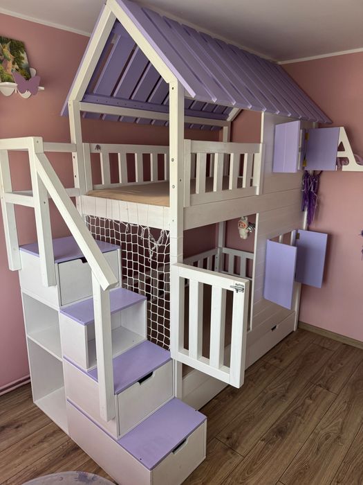 Łóżko piętrowe domek