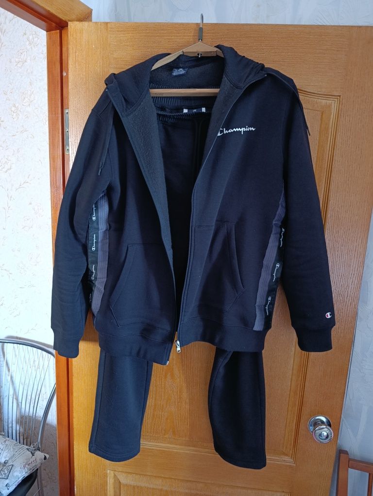 Продам спортивный костюм Champion