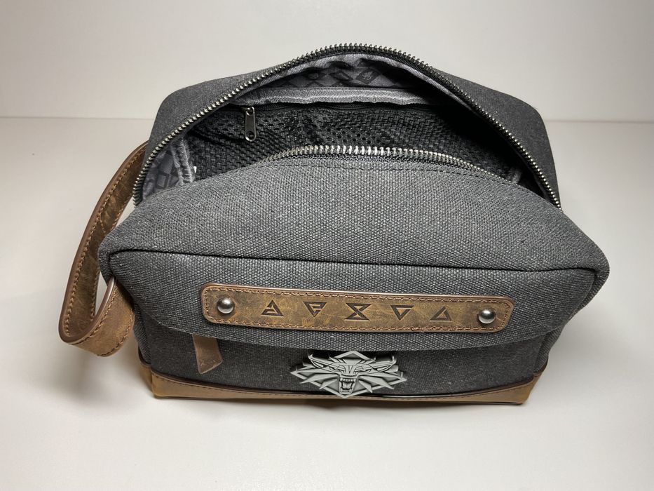 Wiedźmin Witcher Kosmetyczka Organizer Podróżny Szkoła Wilka - NOWA