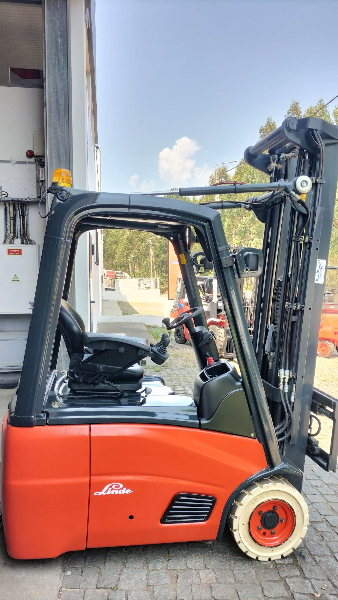 Empilhador Linde E16 ,2014 ,2800horas ,Triplex 5,50mt , Bat. Nova