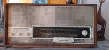 Rádio antigo Em madeira