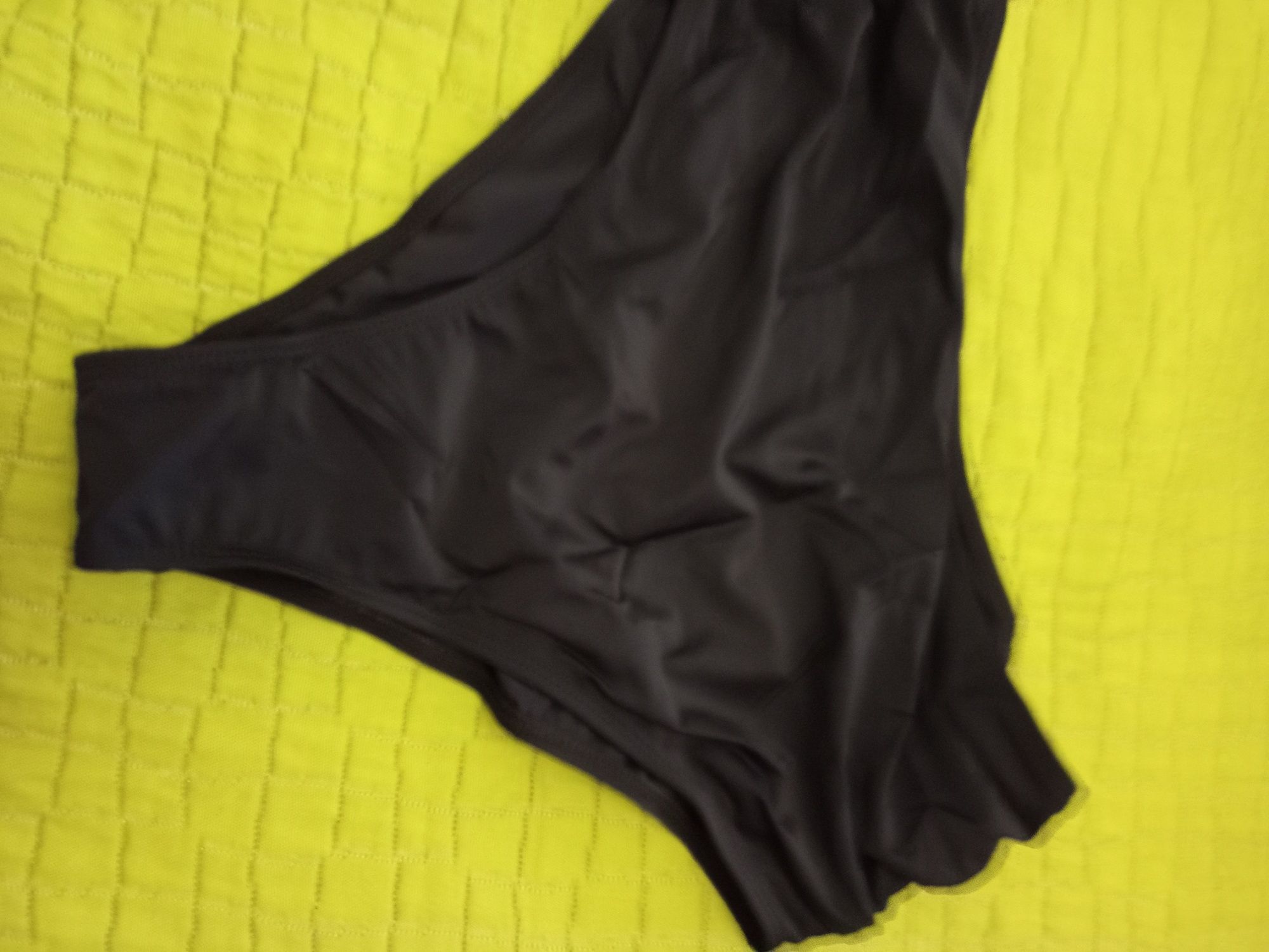 Cueca biquini preta.