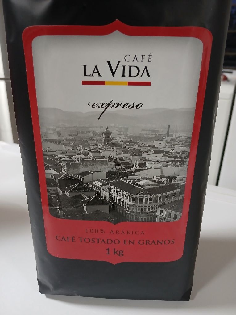 Кава в зернах La Vida 1kg привезена з Європи.