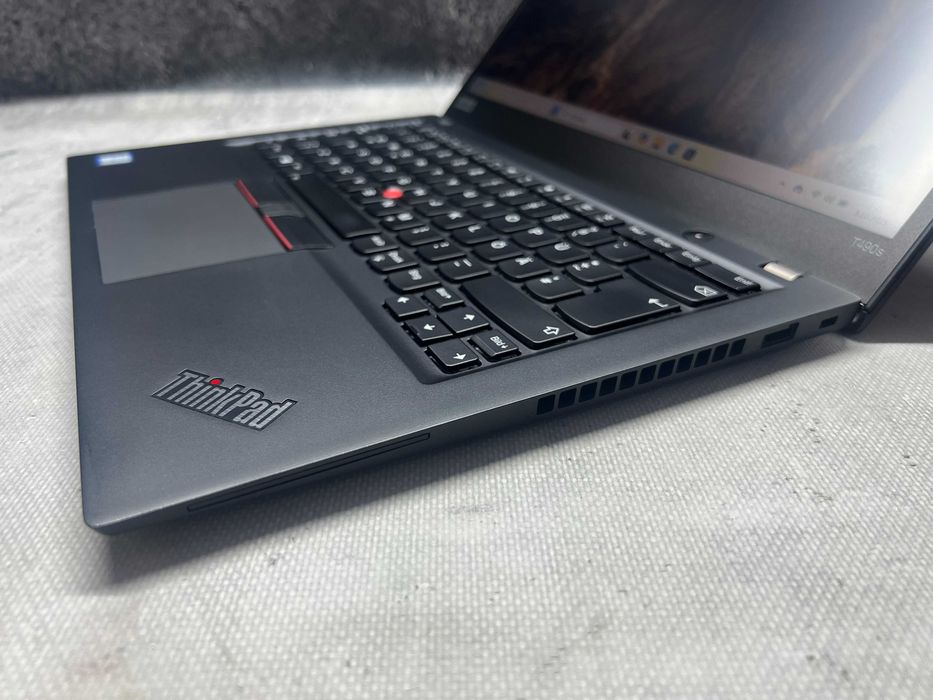 Thinkpad T490s / i5 8365u 4.1GHz / 16GB DDR4 / 256 SSD / 14 FHD / W11