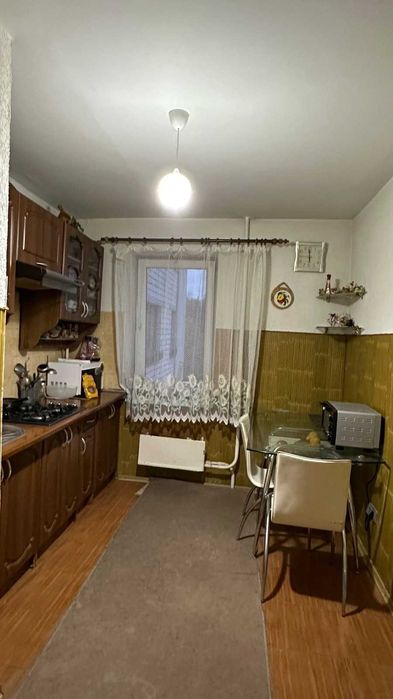 Оренда ізольованої кімнати в 3-ох кімн. квартирі по вул. Щурата