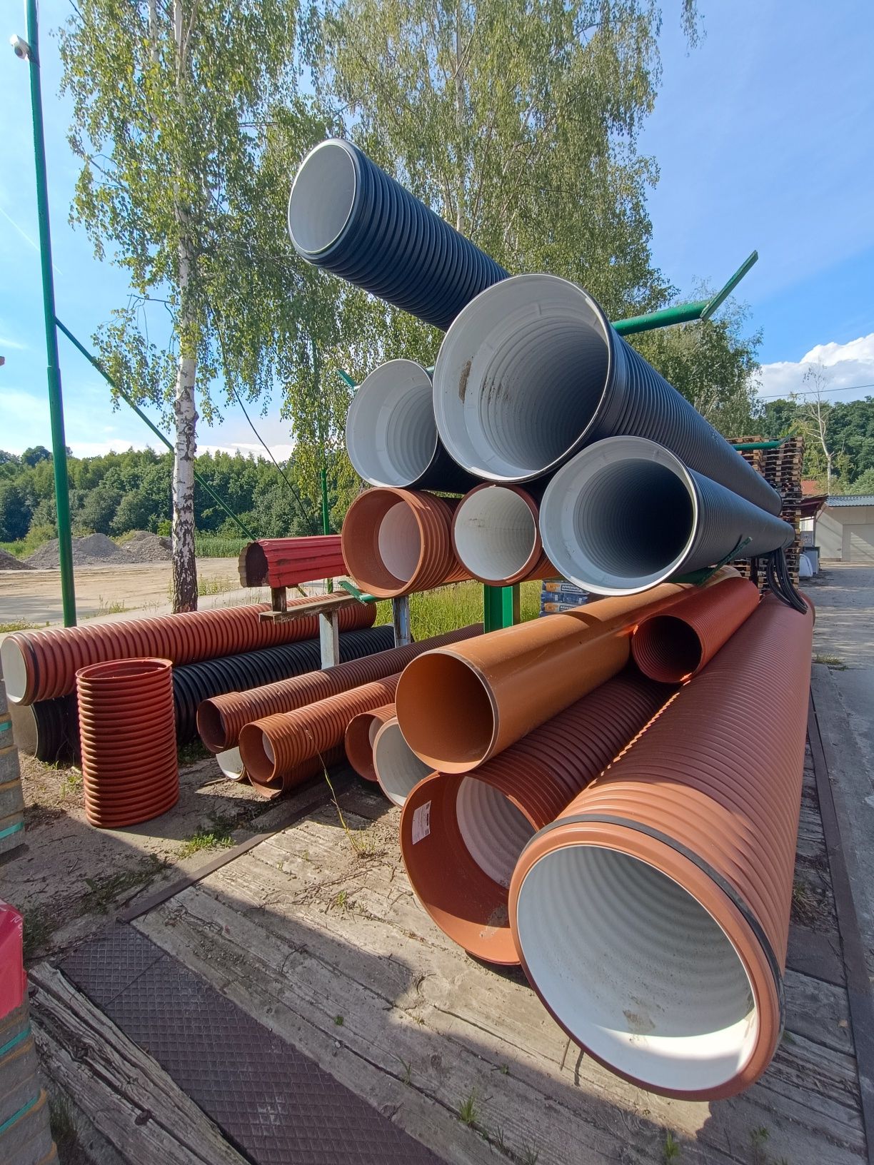 Rury kanalizacyjne karbowane przepusty dren aroty rura PE Transport