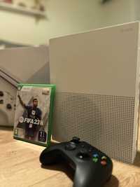 X Box One S 1TB c/ comando e FIFA 2023