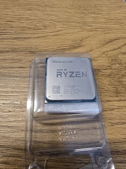Ryzen 7 2700 8 rdzeni 16 wątków