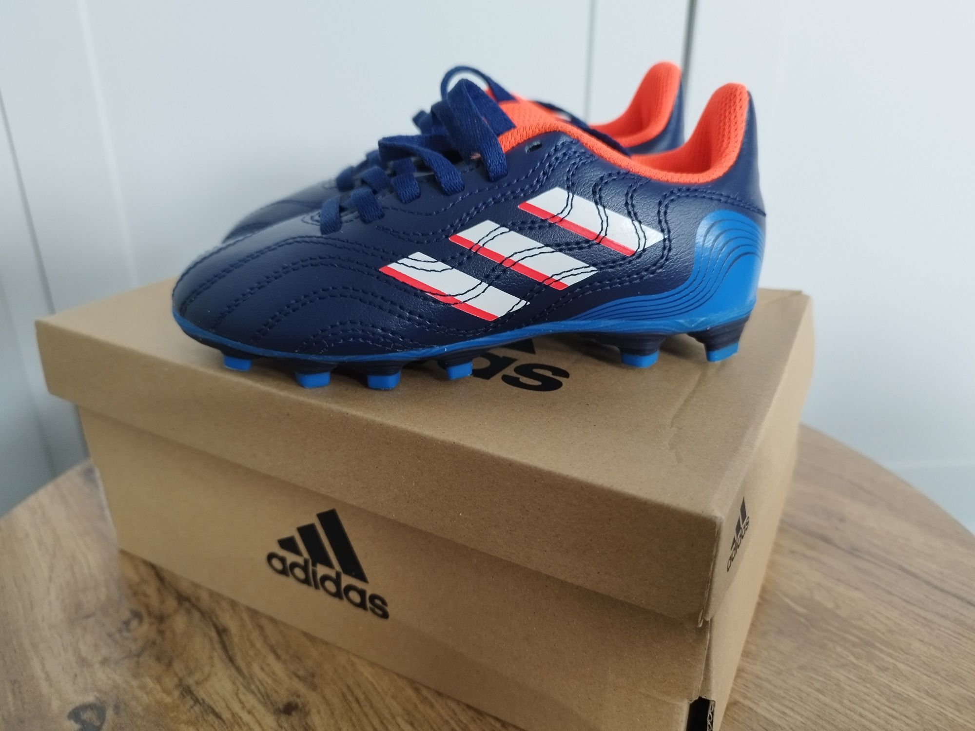 Dziecięce, juniorskie buty piłkarskie, korki Adidas Copa Sense, r. 28,